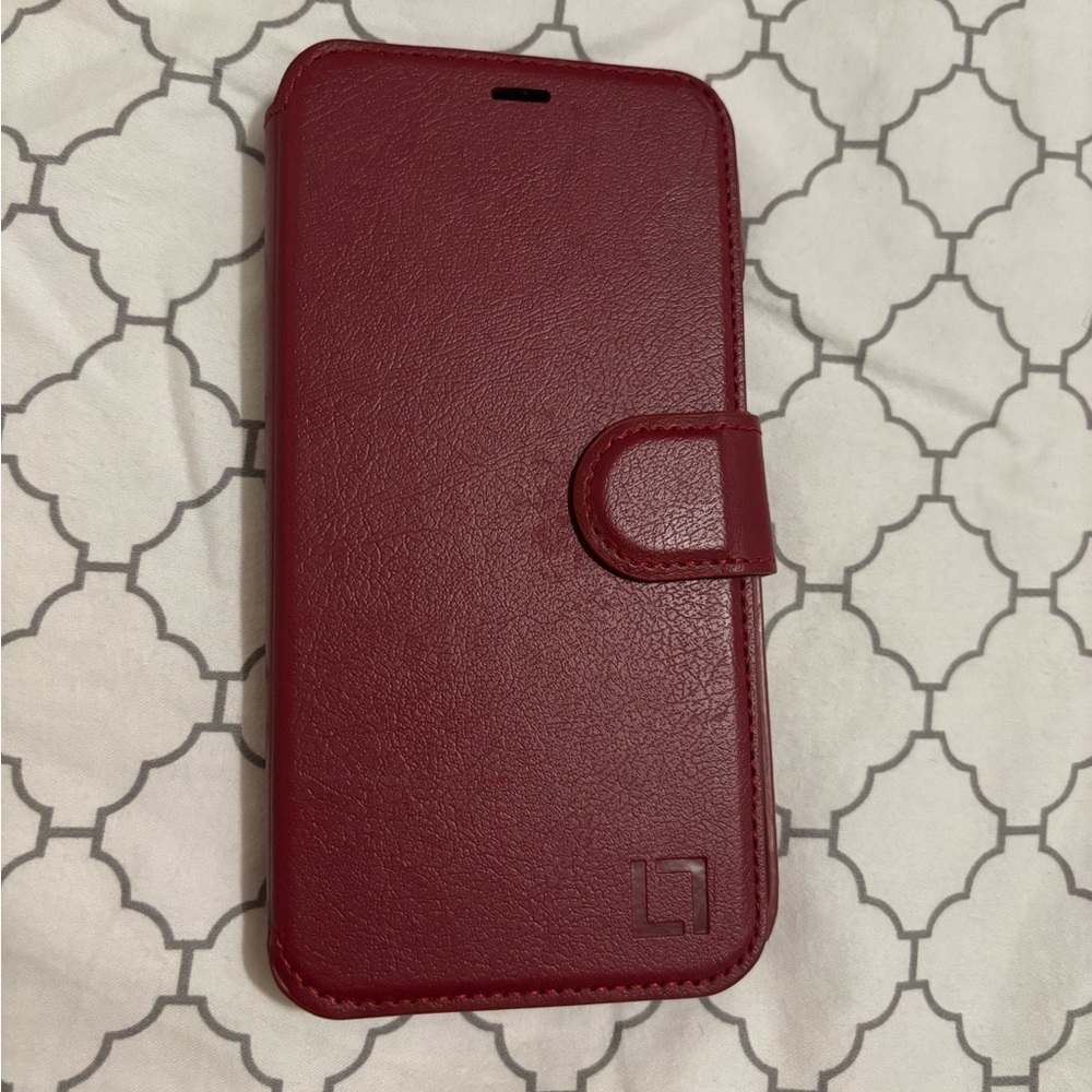 Lupa Snap Wallet iPhone 15 Case
